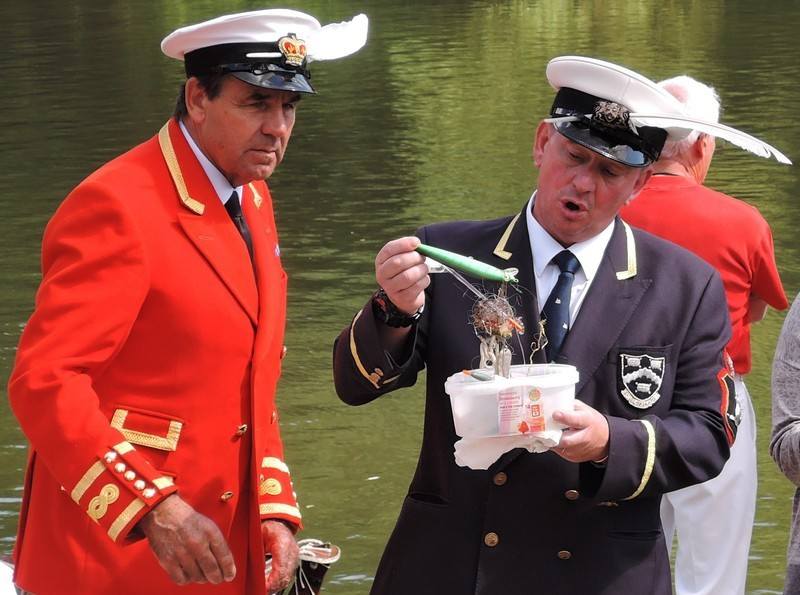 Swan Upping on the River Thames - Conservation Talk Swan Upping on the River Thames - Conservation Talk