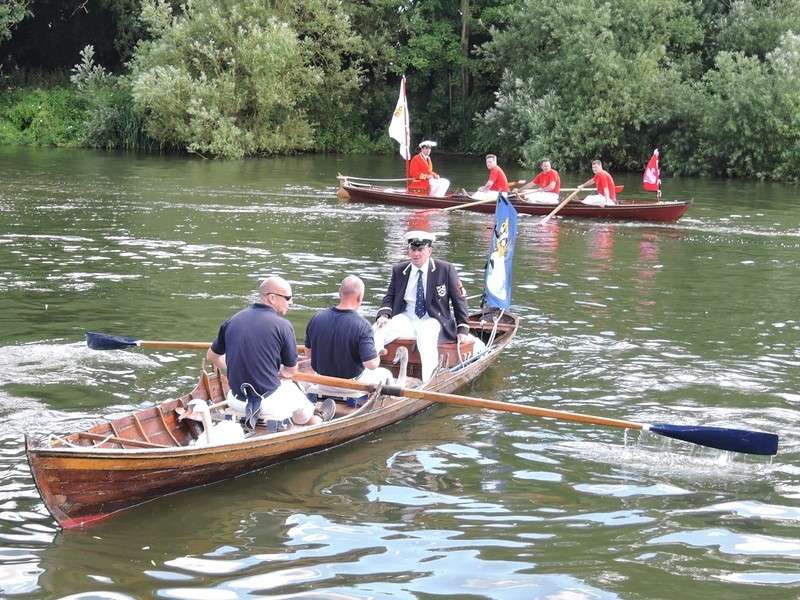 Swan Upping on the River Thames - Skiffs Swan Upping on the River Thames - Skiffs