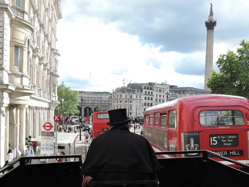 Stanfords Horse Drawn Omnibus - Trafalgar Square Stanfords Horse Drawn Omnibus - Trafalgar Square