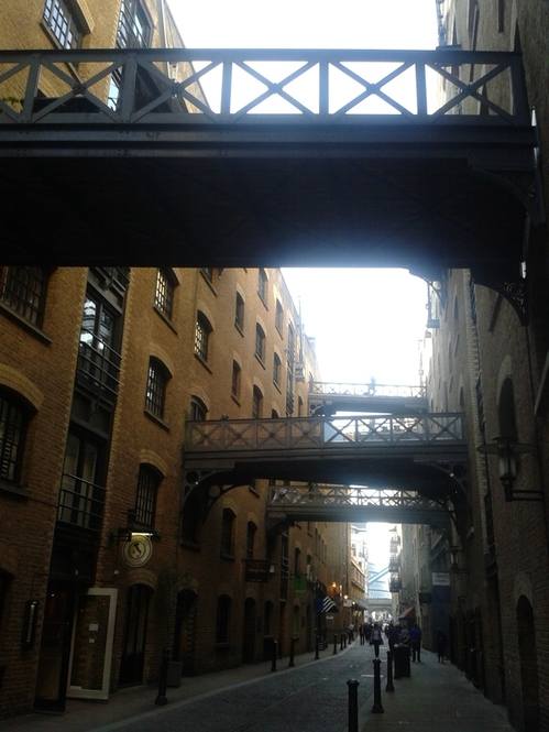 Rotherhithe to Tower Bridge -Shad Thames Rotherhithe to Tower Bridge -Shad Thames