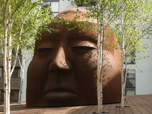 Alfred Hitchcock - Site of Gainsborough Studios Alfred Hitchcock - Site of Gainsborough Studios